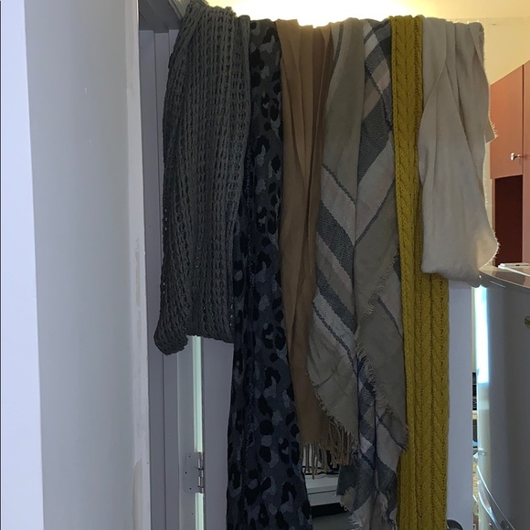 SCARF BUNDLE! 6 GREAT SCARVES FOR $25!! - Picture 2 of 2
